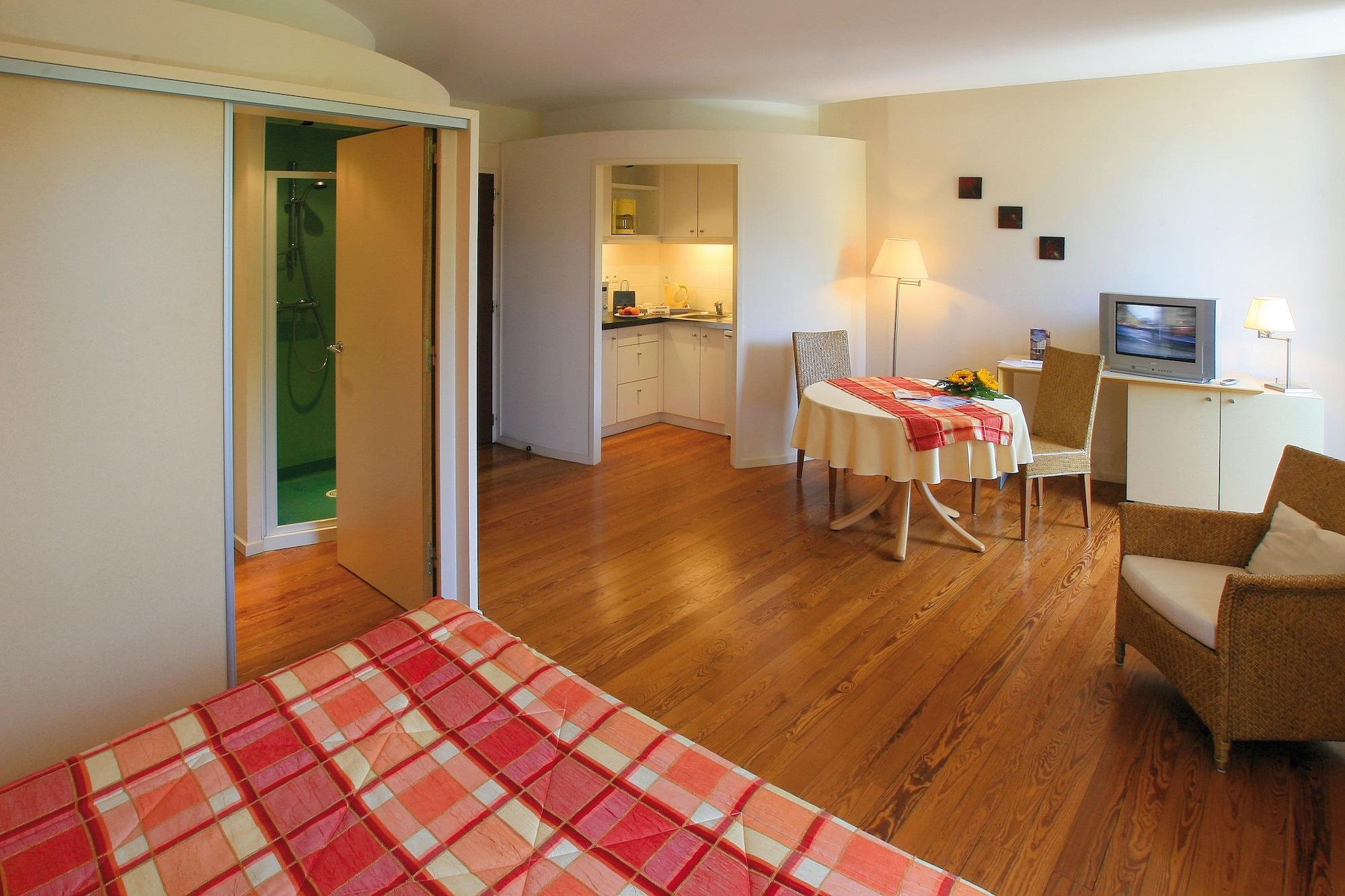 Hotel Cerise - Les Sources Luxeuil-Les-Bains Εξωτερικό φωτογραφία