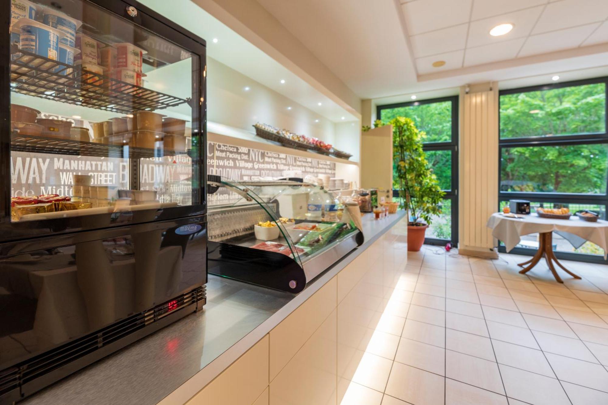 Hotel Cerise - Les Sources Luxeuil-Les-Bains Εξωτερικό φωτογραφία