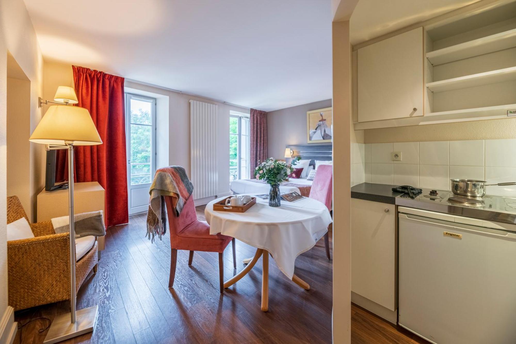 Hotel Cerise - Les Sources Luxeuil-Les-Bains Εξωτερικό φωτογραφία